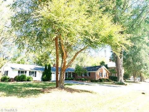 223 Prestwick Dr, High Point, NC 27265 photo 2