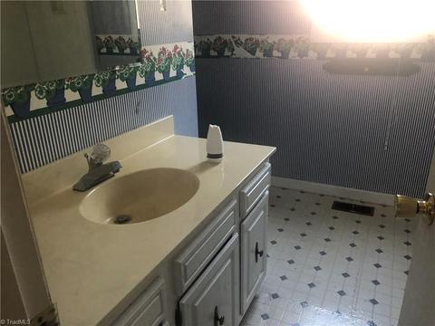 512 Old Mill Rd, High Point, NC 27265 photo 9