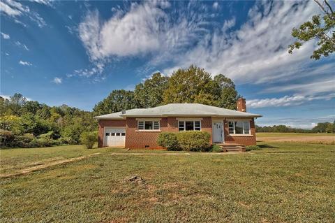637 Sloans Mill Rd, Olin, NC 28660 photo 2