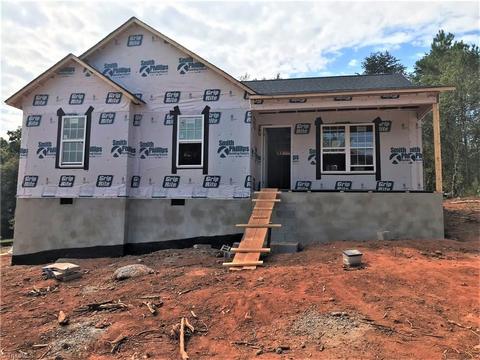 132 Brandy Ln, Madison, NC 27025 photo 3