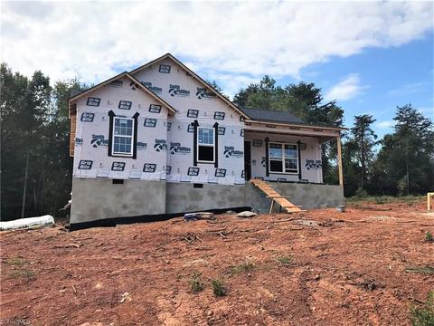132 Brandy Ln, Madison, NC 27025 photo 2