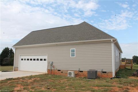 113 Venable Rd, Dobson, NC 27017 photo 3