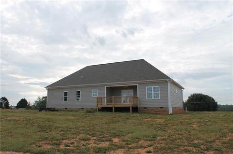 113 Venable Rd, Dobson, NC 27017 photo 2