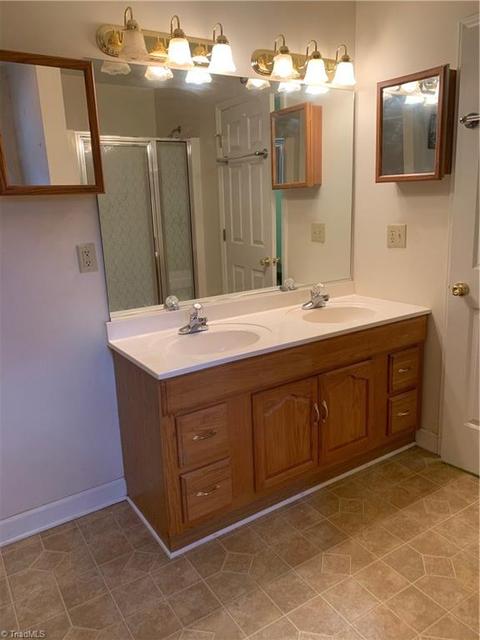 1025 Friendly Rd, Eden, NC 27288 photo 12