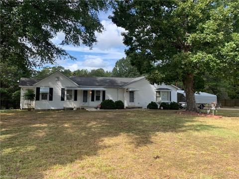 1025 Friendly Rd, Eden, NC 27288 photo 1