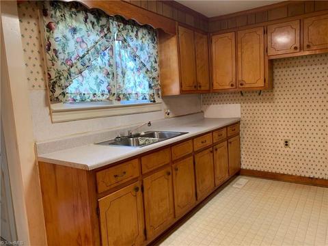 1025 Friendly Rd, Eden, NC 27288 photo 5