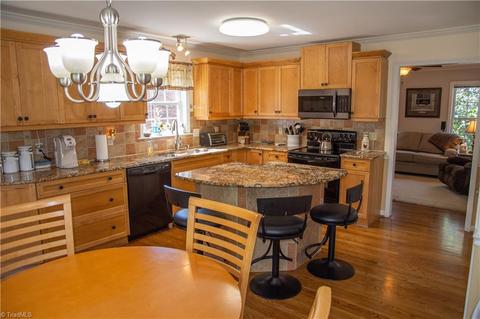 180 Silkwind Ct, Clemmons, NC 27012 photo 4