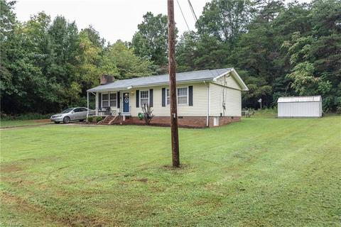 609 Brown St E, Randleman, NC 27317 photo 2