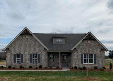 2790 Bartlett Ln, Clemmons, NC 27012 photo 1