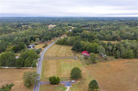 922 Bald Hill Loop, Madison, NC 27025 photo 2
