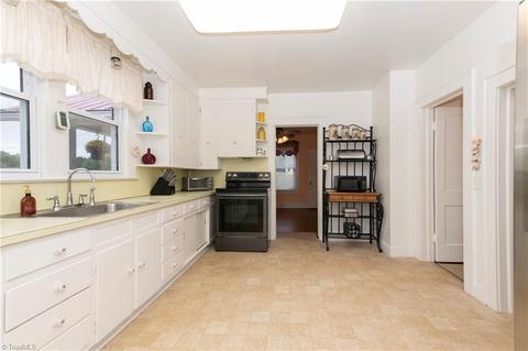 922 Bald Hill Loop, Madison, NC 27025 photo 9