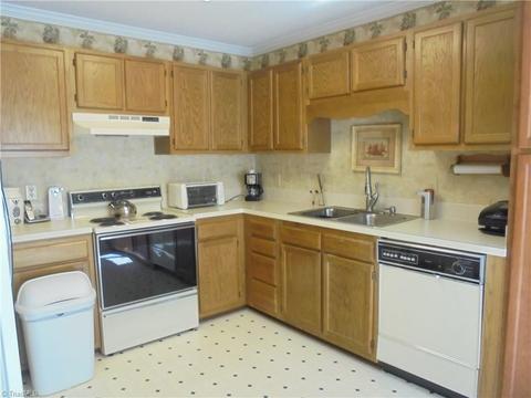 3174 Windchase Ct, High Point, NC 27265 photo 9