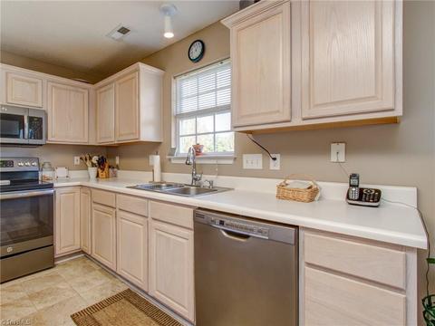 2900 Firethorn Dr, High Point, NC 27265 photo 13