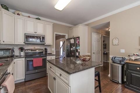 3802 Braddock Rd, High Point, NC 27265 photo 9