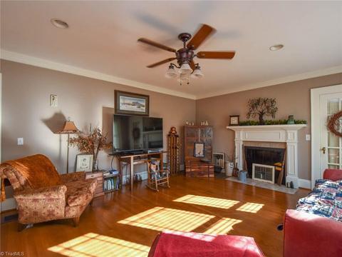 114 Unity St, Thomasville, NC 27360 photo 5