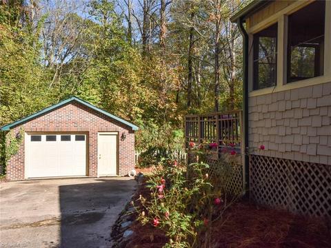 114 Unity St, Thomasville, NC 27360 photo 3