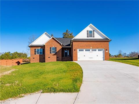 115 Solitaire Dr, Trinity, NC 27370 photo 1