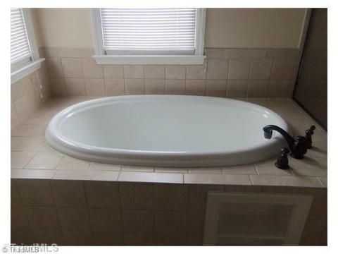 4011 Cedar Crest Ln, High Point, NC 27265 photo 10