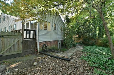 1212 Strathmore Cir Winston Salem Nc 27104 Mls 954574 Movoto Com