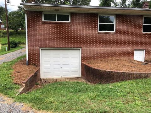 568 Pine St, Mount Airy, NC 27030 photo 6