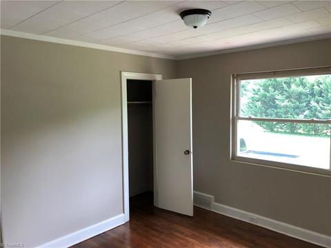 568 Pine St, Mount Airy, NC 27030 photo 10