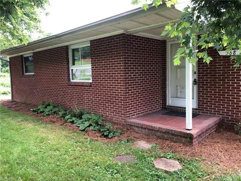 568 Pine St, Mount Airy, NC 27030 photo 3