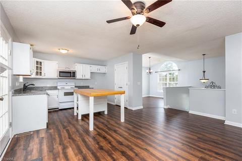 3914 Waldon Ct, High Point, NC 27265 photo 9