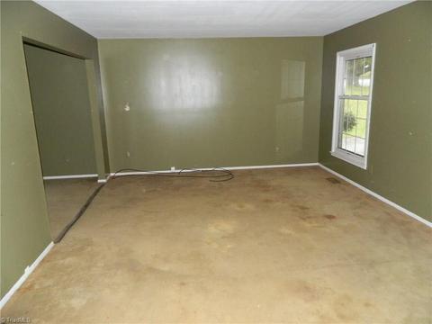 1412 Grantham Dr, High Point, NC 27265 photo 8