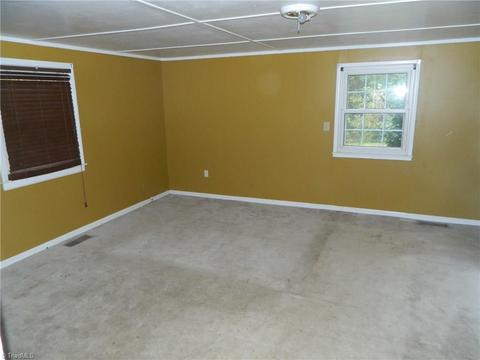 1412 Grantham Dr, High Point, NC 27265 photo 13