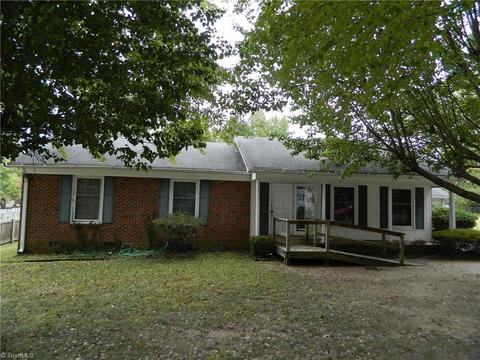 1412 Grantham Dr, High Point, NC 27265 photo 2