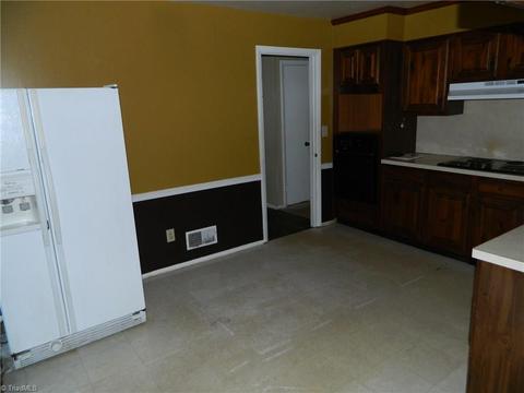 1412 Grantham Dr, High Point, NC 27265 photo 5