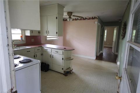 1044 High Bridge Rd, Pinnacle, NC 27043 photo 2