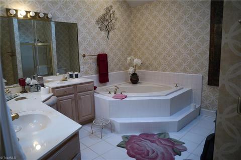 1236 Gatehouse Rd, High Point, NC 27262 photo 10