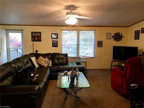 1061 Acorn Dr, Purlear, NC 28665 photo 2