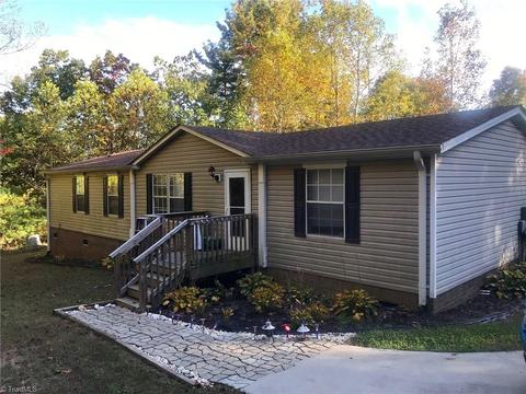 1061 Acorn Dr, Purlear, NC 28665 photo 1