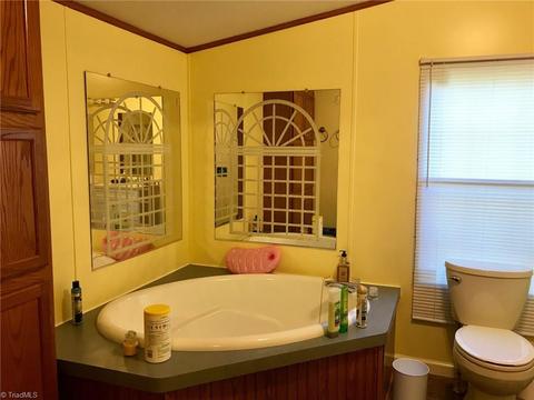 1061 Acorn Dr, Purlear, NC 28665 photo 7