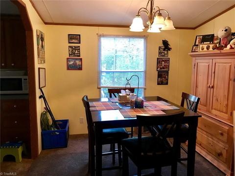1061 Acorn Dr, Purlear, NC 28665 photo 3
