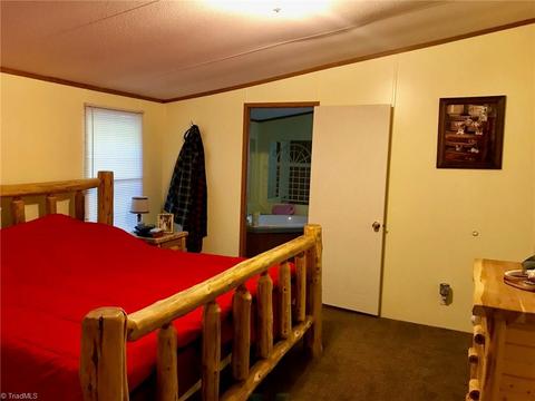 1061 Acorn Dr, Purlear, NC 28665 photo 6