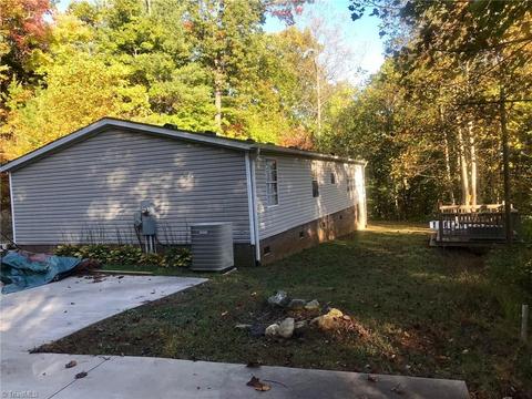 1061 Acorn Dr, Purlear, NC 28665 photo 13