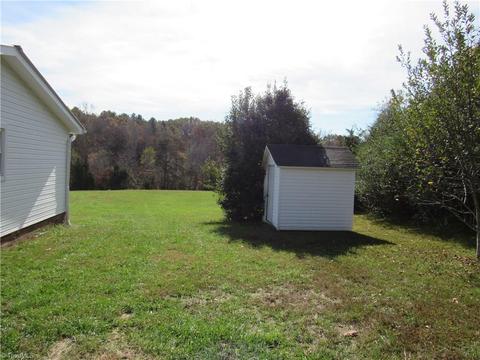 244 Precinct Rd, Pilot Mountain, NC 27041 photo 8