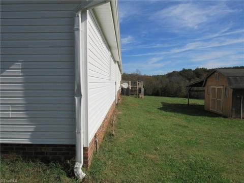 244 Precinct Rd, Pilot Mountain, NC 27041 photo 14