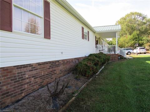 244 Precinct Rd, Pilot Mountain, NC 27041 photo 11