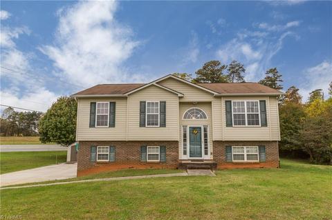1130 Laurel Bluff Dr, King, NC 27021 photo 1