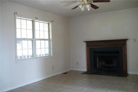 39 Lanning Dr, Denton, NC 27239 photo 4