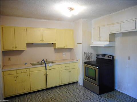 2725 Ingram Rd, High Point, NC 27263 photo 4