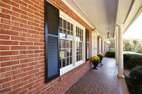 181 Friendly Ln, Pilot Mountain, NC 27041 photo 4