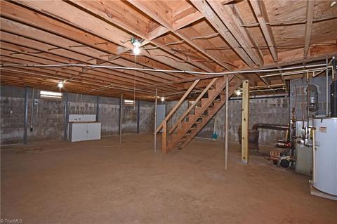 181 Friendly Ln, Pilot Mountain, NC 27041 photo 23
