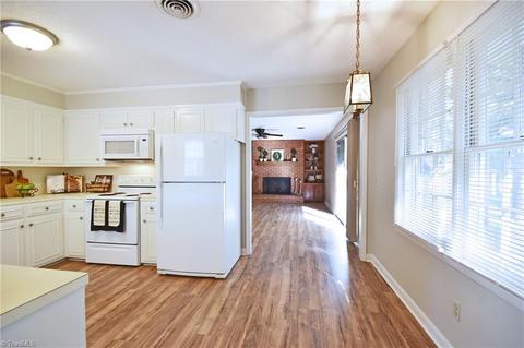181 Friendly Ln, Pilot Mountain, NC 27041 photo 7