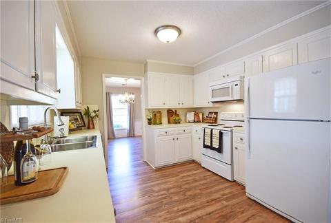 181 Friendly Ln, Pilot Mountain, NC 27041 photo 5