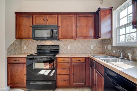 853 Hedgepath Ter, High Point, NC 27265 photo 16
